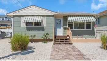 featured image of 138 10th Ave Unit 2 #2