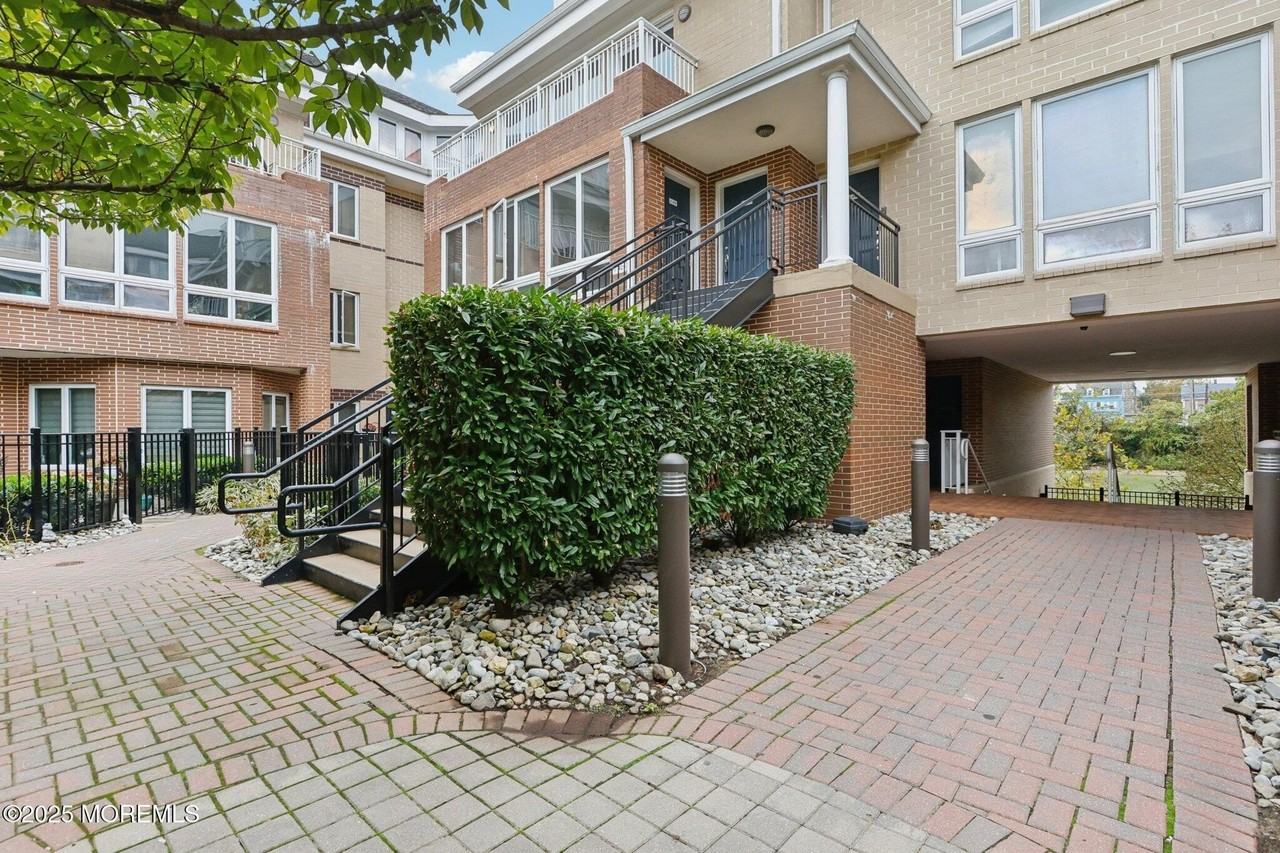 368 Rector St Unit 421 #421 - Photo 4 of 41