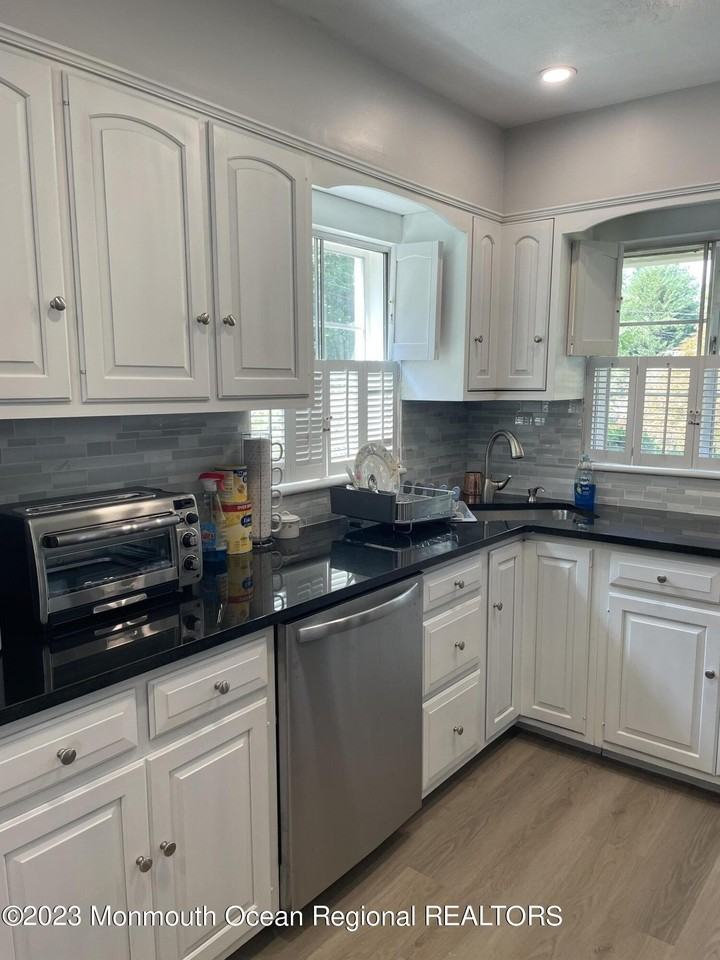 14 Baker Dr - Photo 3 of 17