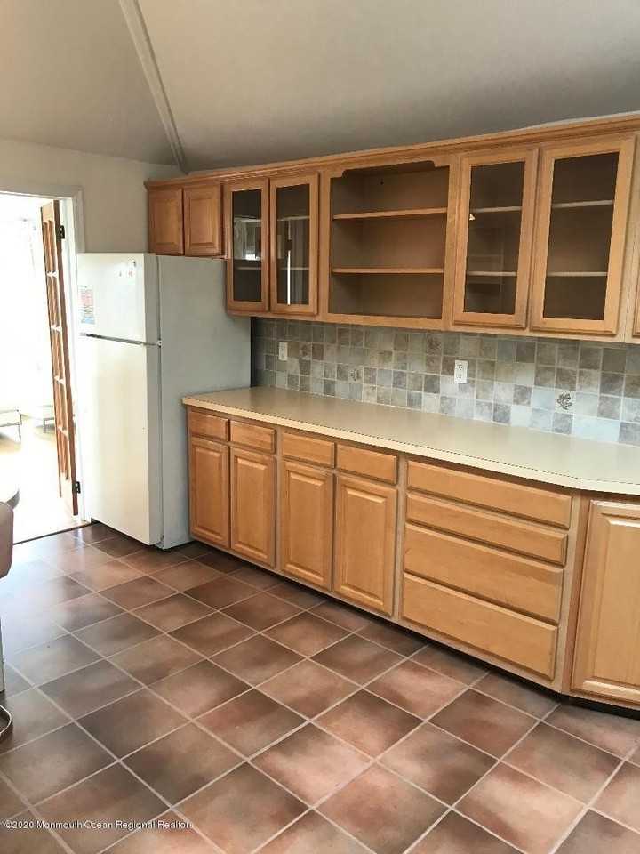 3 3 Cedar Avenue unit: Upstairs - Photo 7 of 14