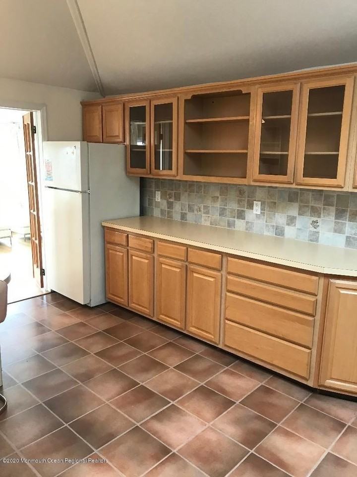 3 3 Cedar Avenue unit: Downstairs - Photo 5 of 8