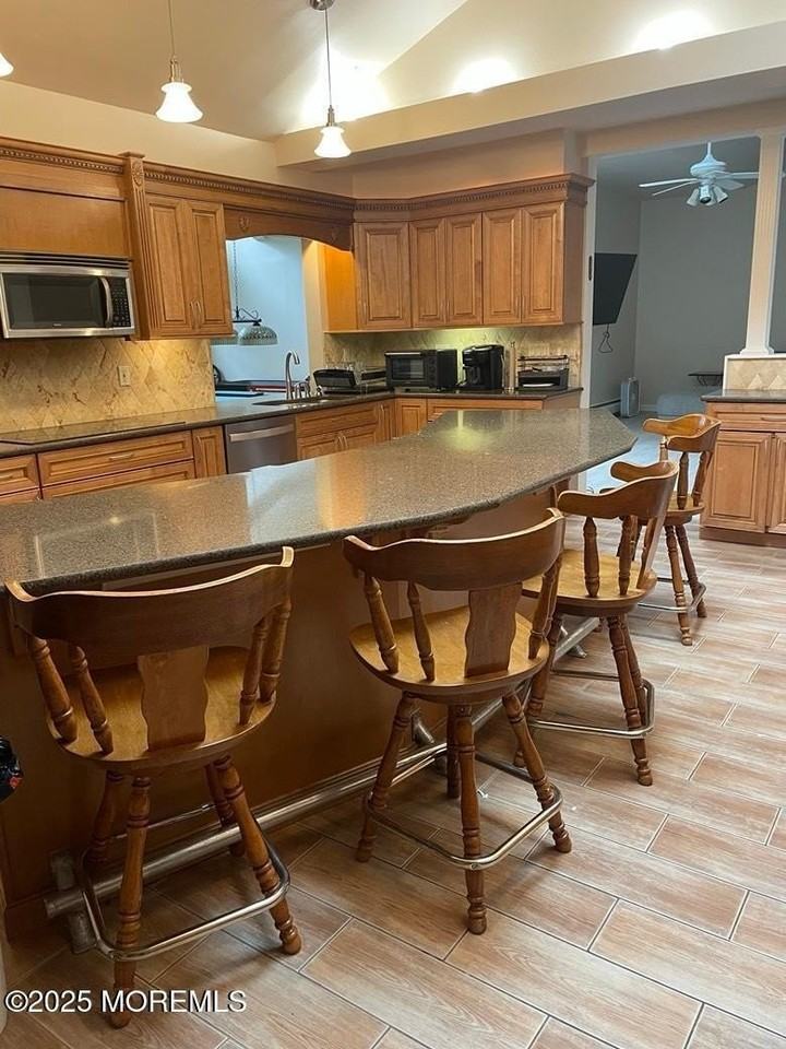 470 Monmouth Pl - Photo 6 of 25