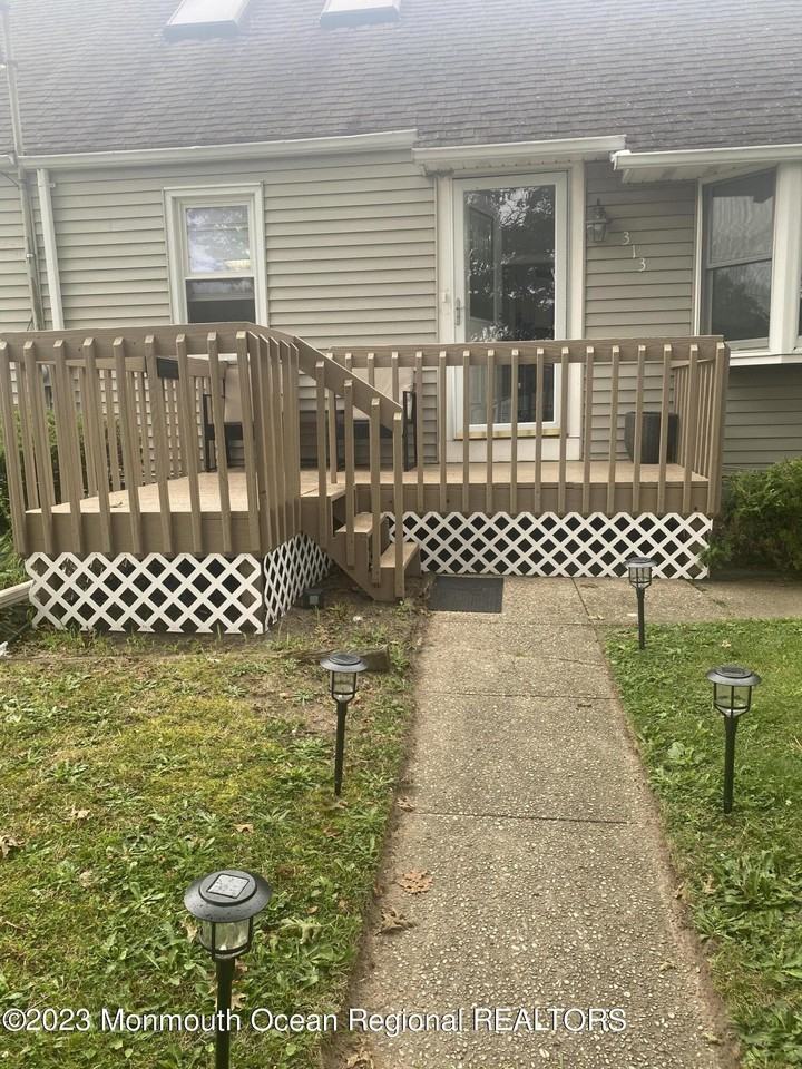 313 Yorke Ave - Photo 2 of 20