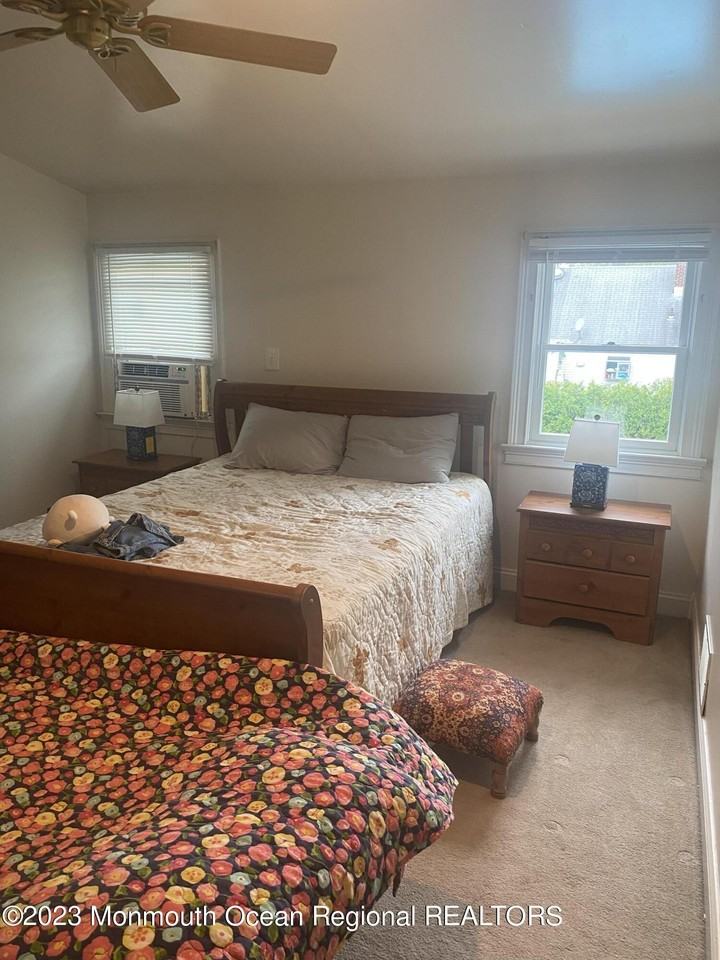 313 Yorke Ave - Photo 3 of 20