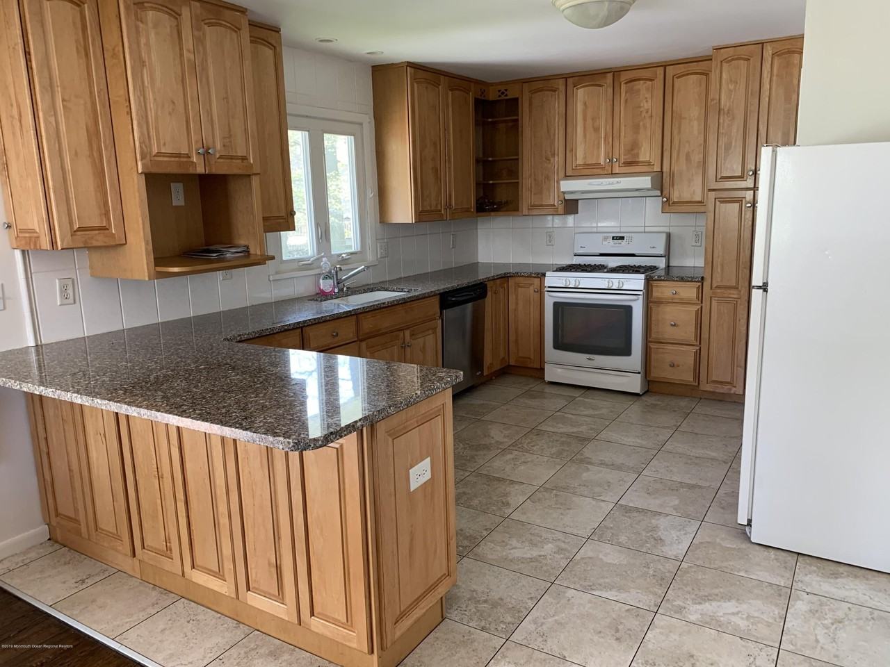 135 Ampere Ave - Photo 3 of 26