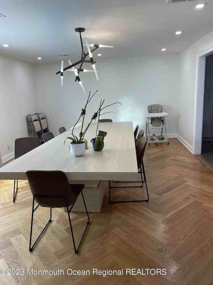 501 Monmouth Pl - Photo 3 of 14