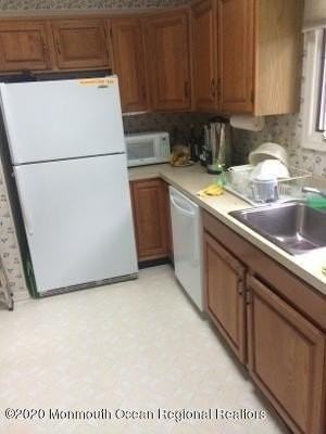 256 Lawrence Ave - Photo 5 of 12