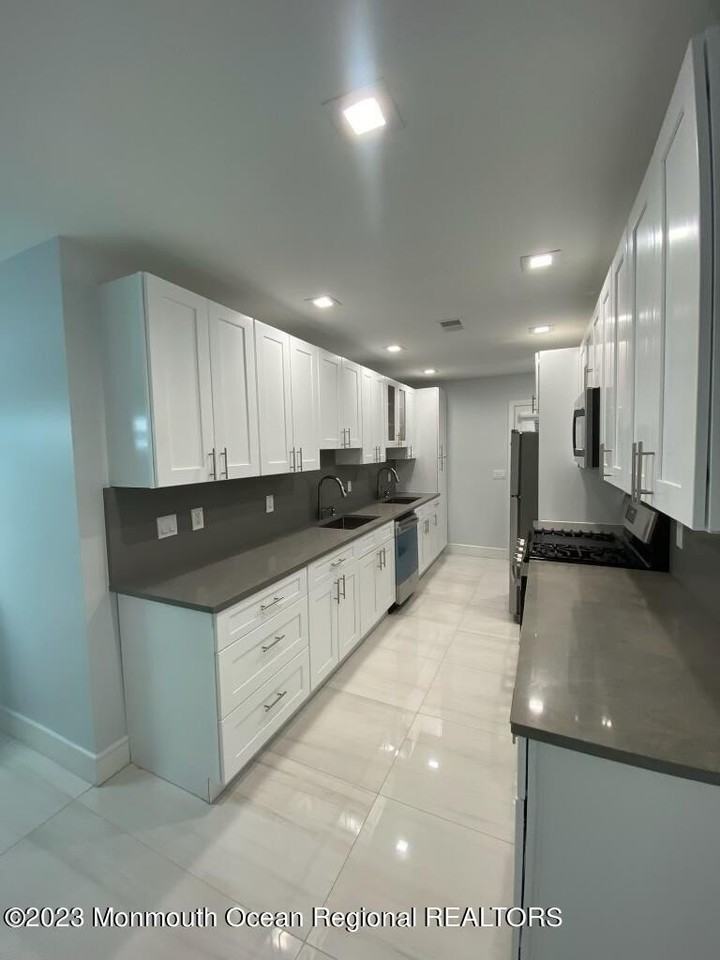 258 Norgrove Ave - Photo 6 of 16