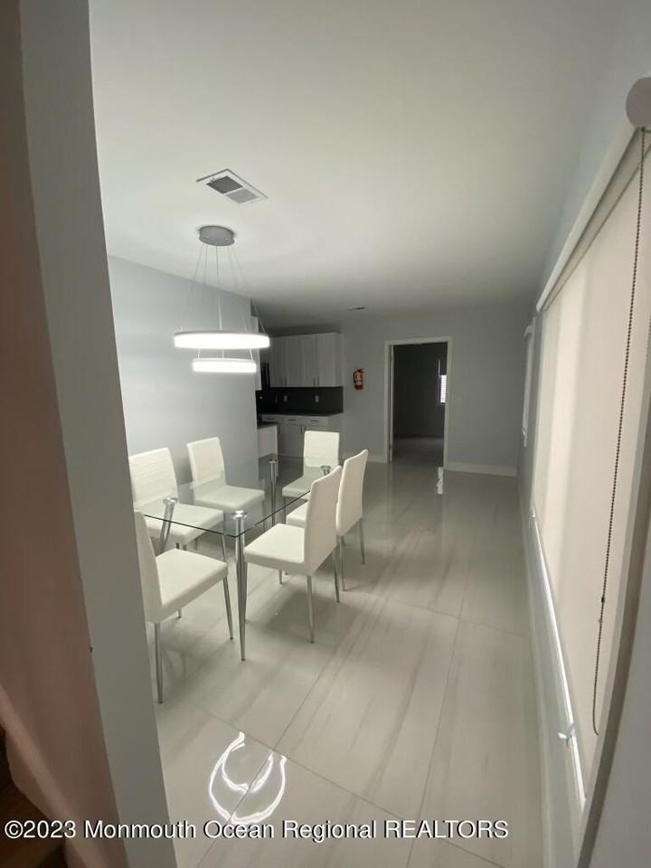 258 Norgrove Ave - Photo 7 of 16