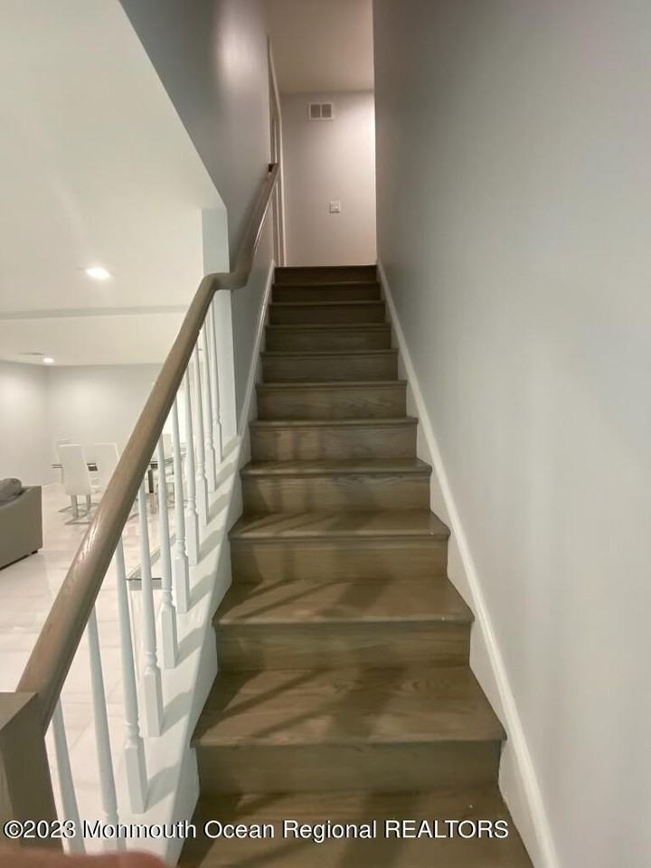 259 Norgrove Ave - Photo 2 of 11