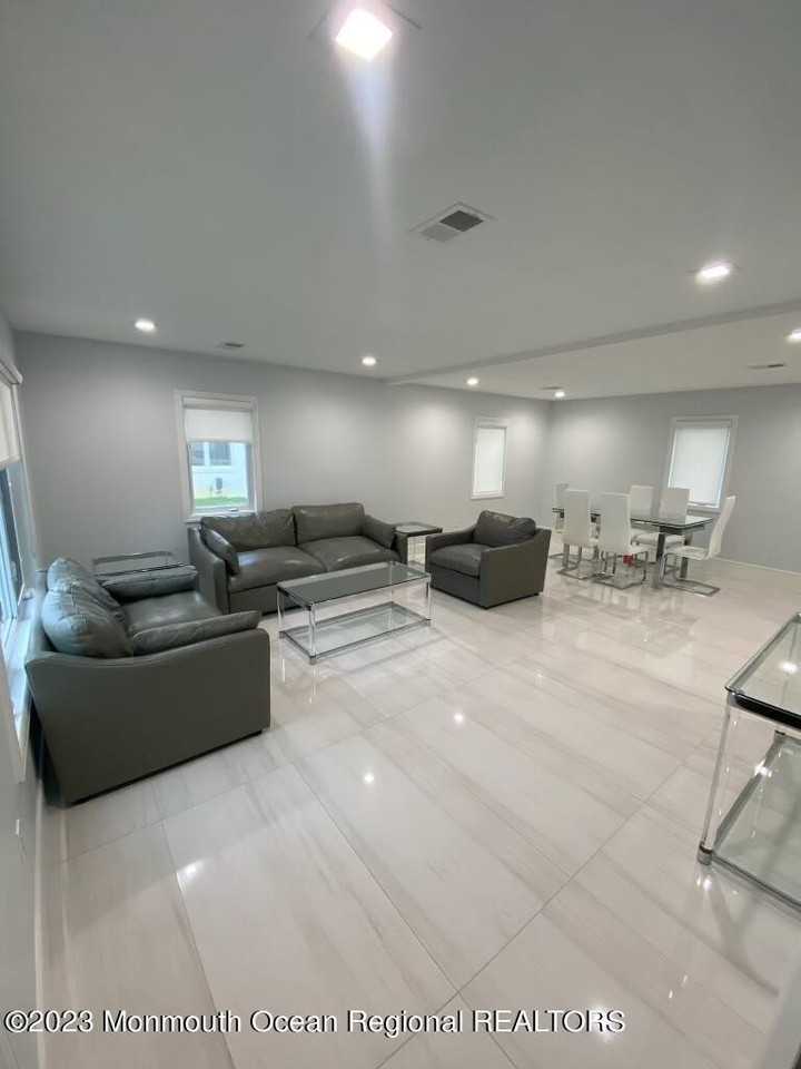 259 Norgrove Ave - Photo 7 of 11