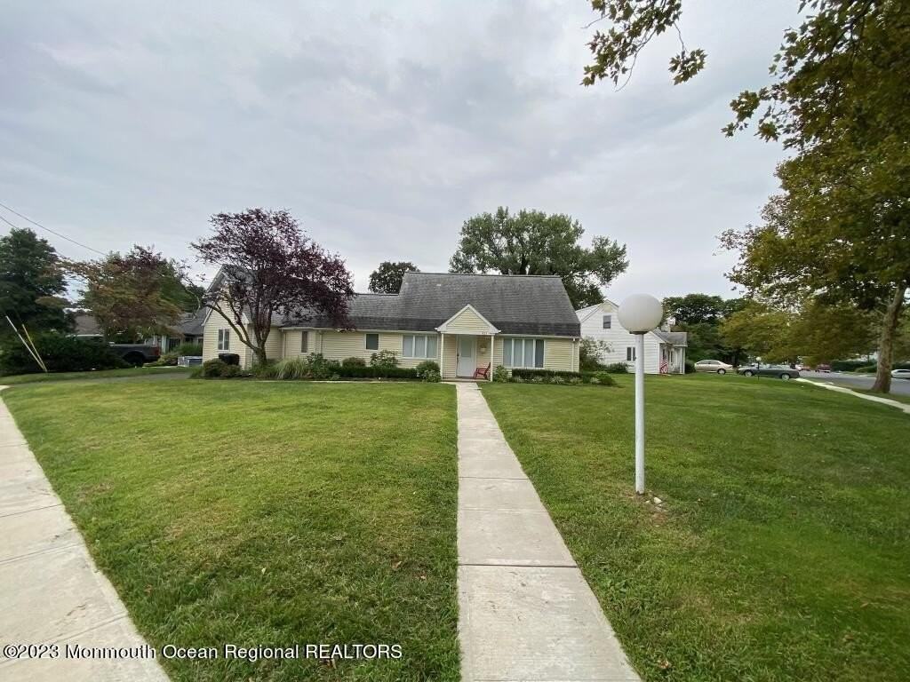 921 Woodgate Avenue - Photo 2 of 11