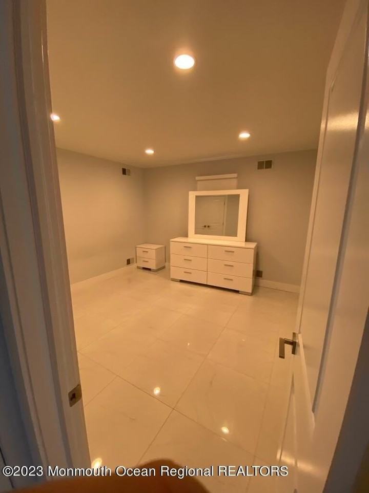 921 Woodgate Avenue - Photo 7 of 11