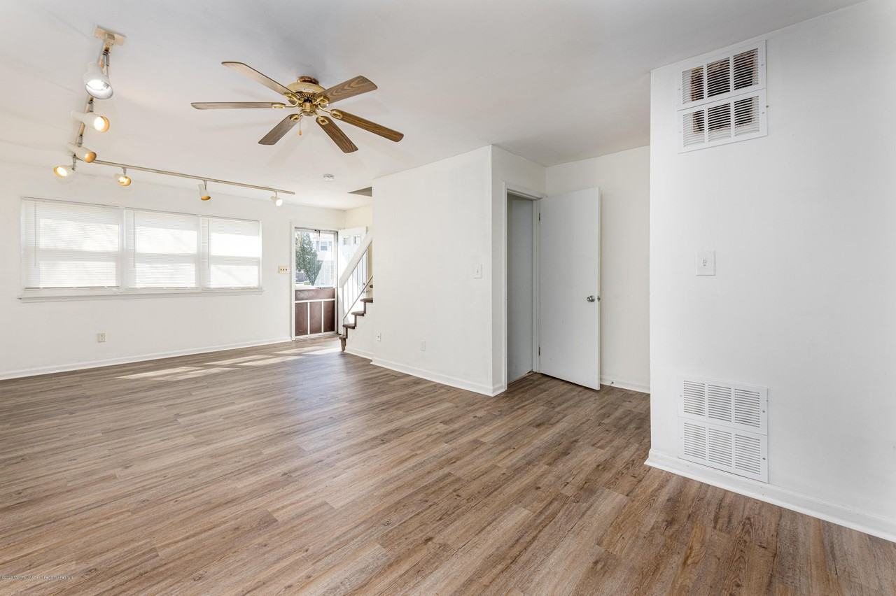 140 Primrose Lane - Photo 7 of 28