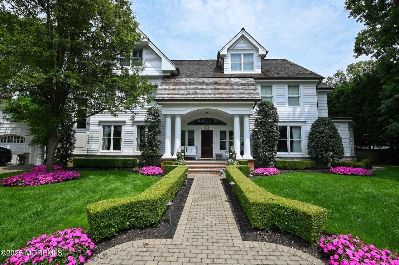 11 Red Oak Dr - Photo 2 of 17