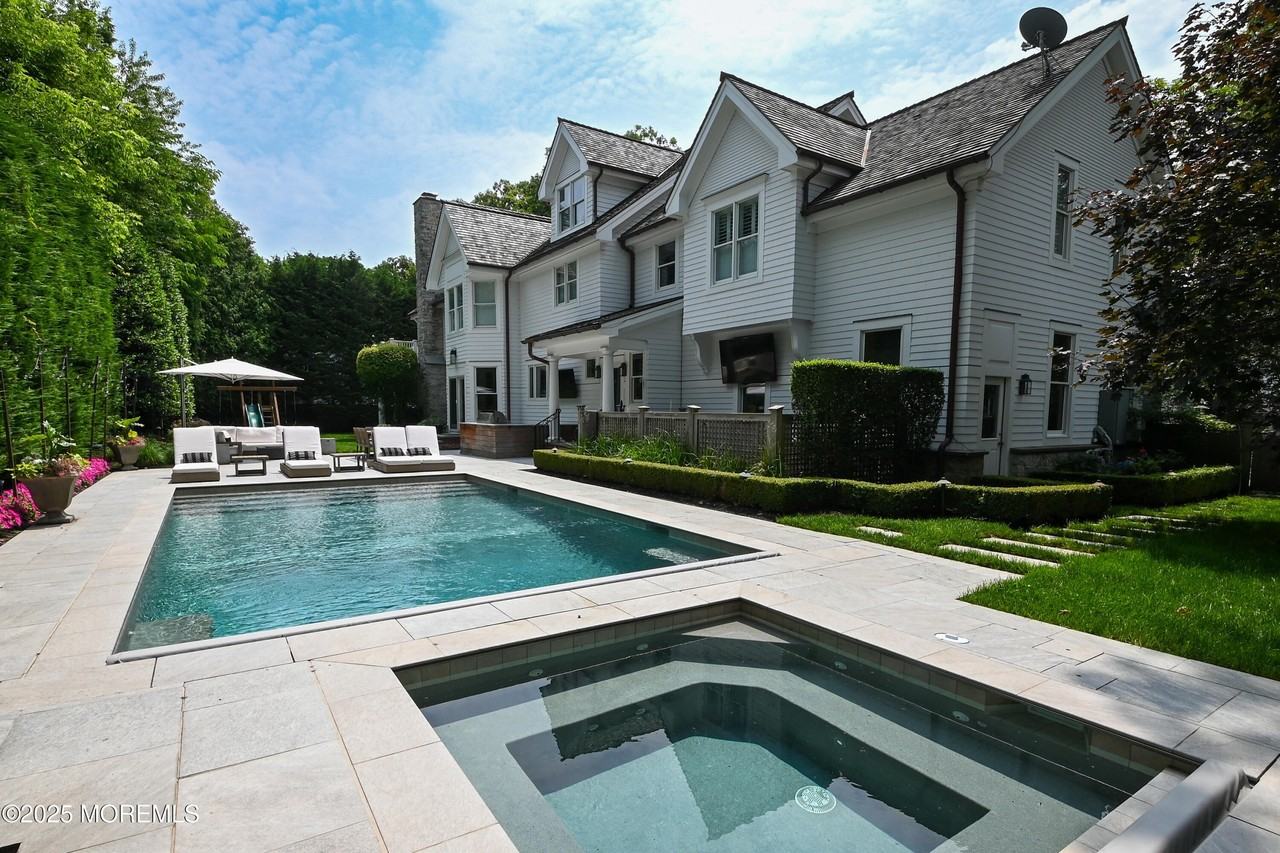 11 Red Oak Dr - Photo 5 of 17