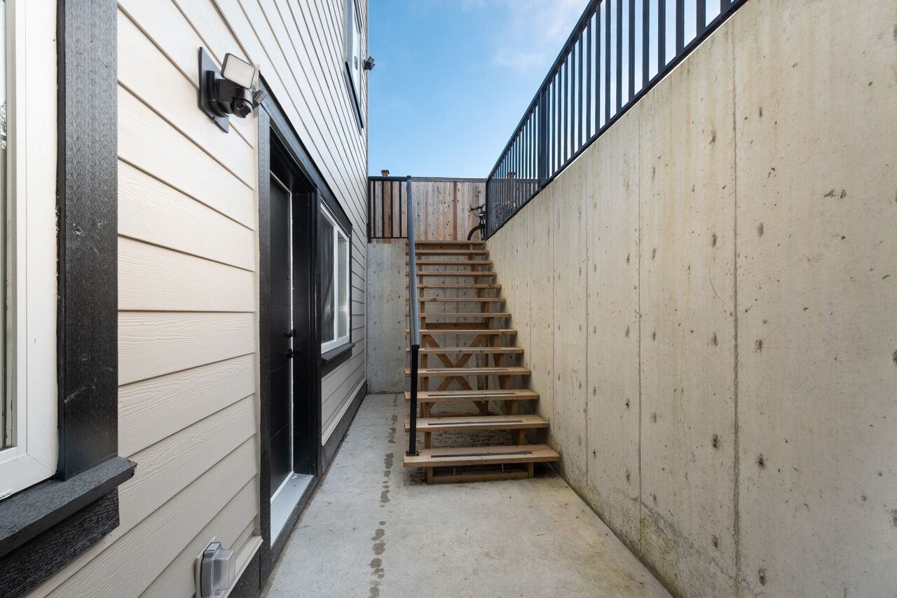 20158 27A Avenue - Photo 3 of 25