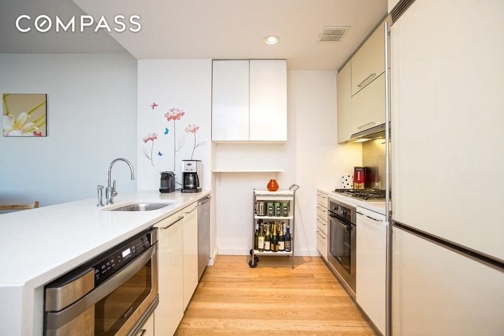 1102 49th Ave #8N - Photo 3 of 12