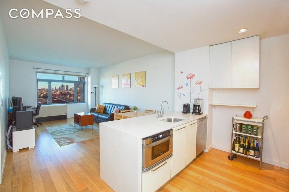 1102 49th Ave #8N - Photo 4 of 12