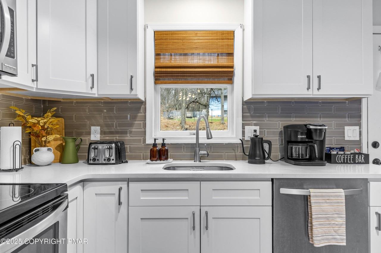 558 Clearview Dr - Photo 2 of 36