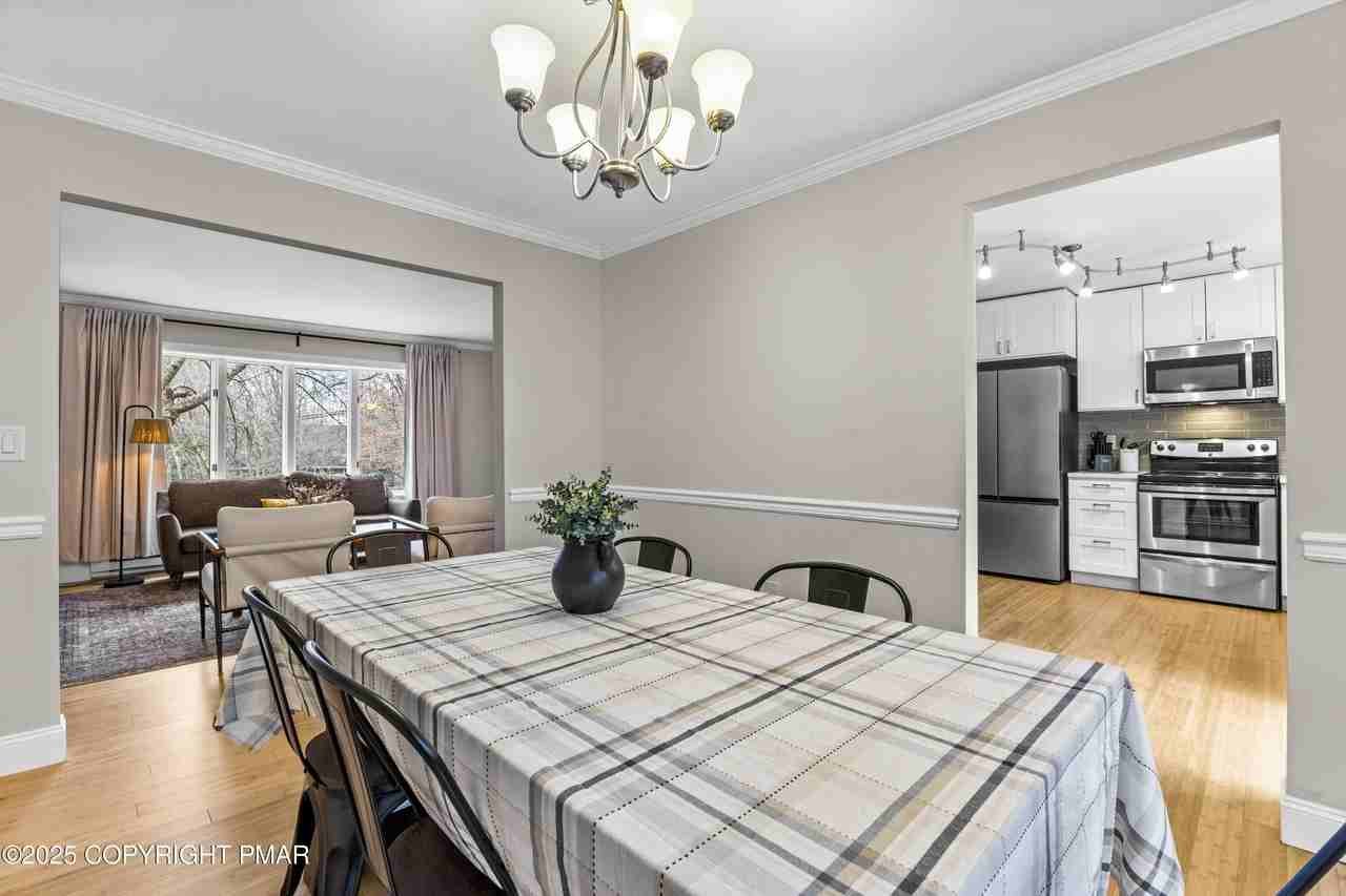 558 Clearview Dr - Photo 6 of 36