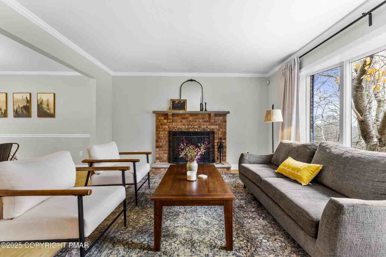 558 Clearview Dr - Photo 7 of 36