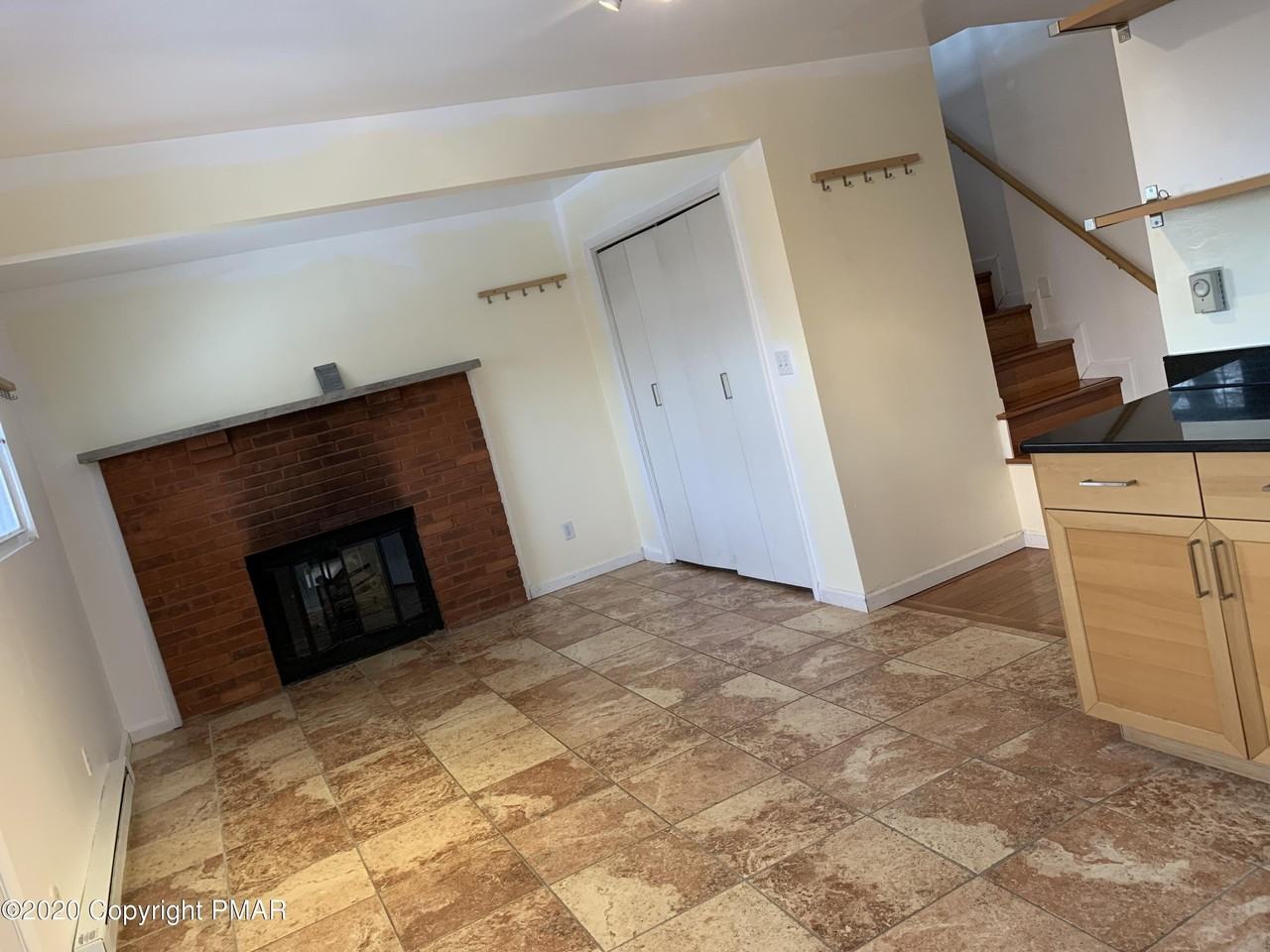 124 Saunders Dr - Photo 3 of 20