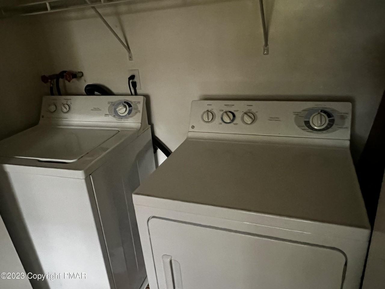 124 Saunders Dr - Photo 4 of 20