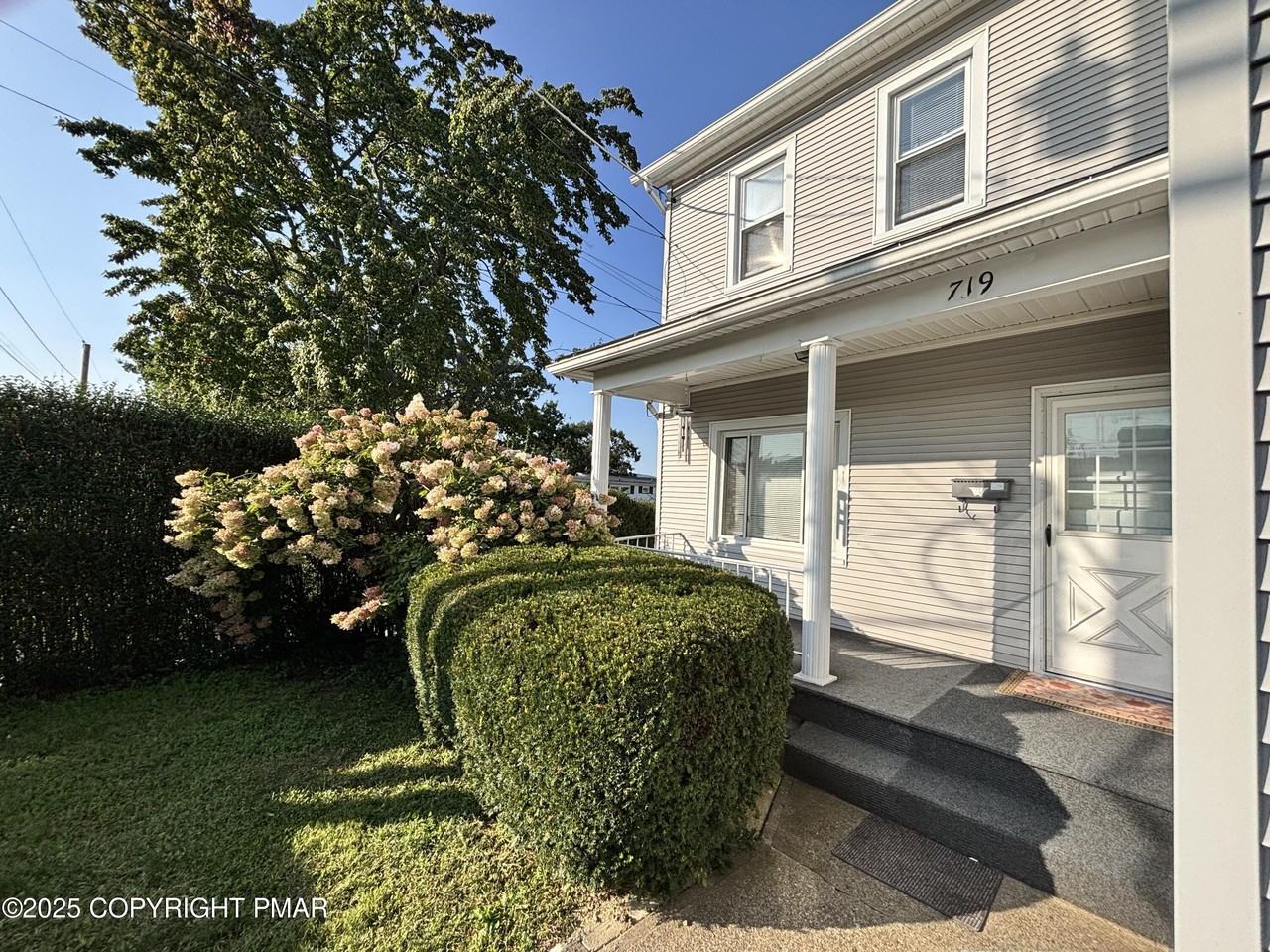 719 Saginaw St - Photo 3 of 23