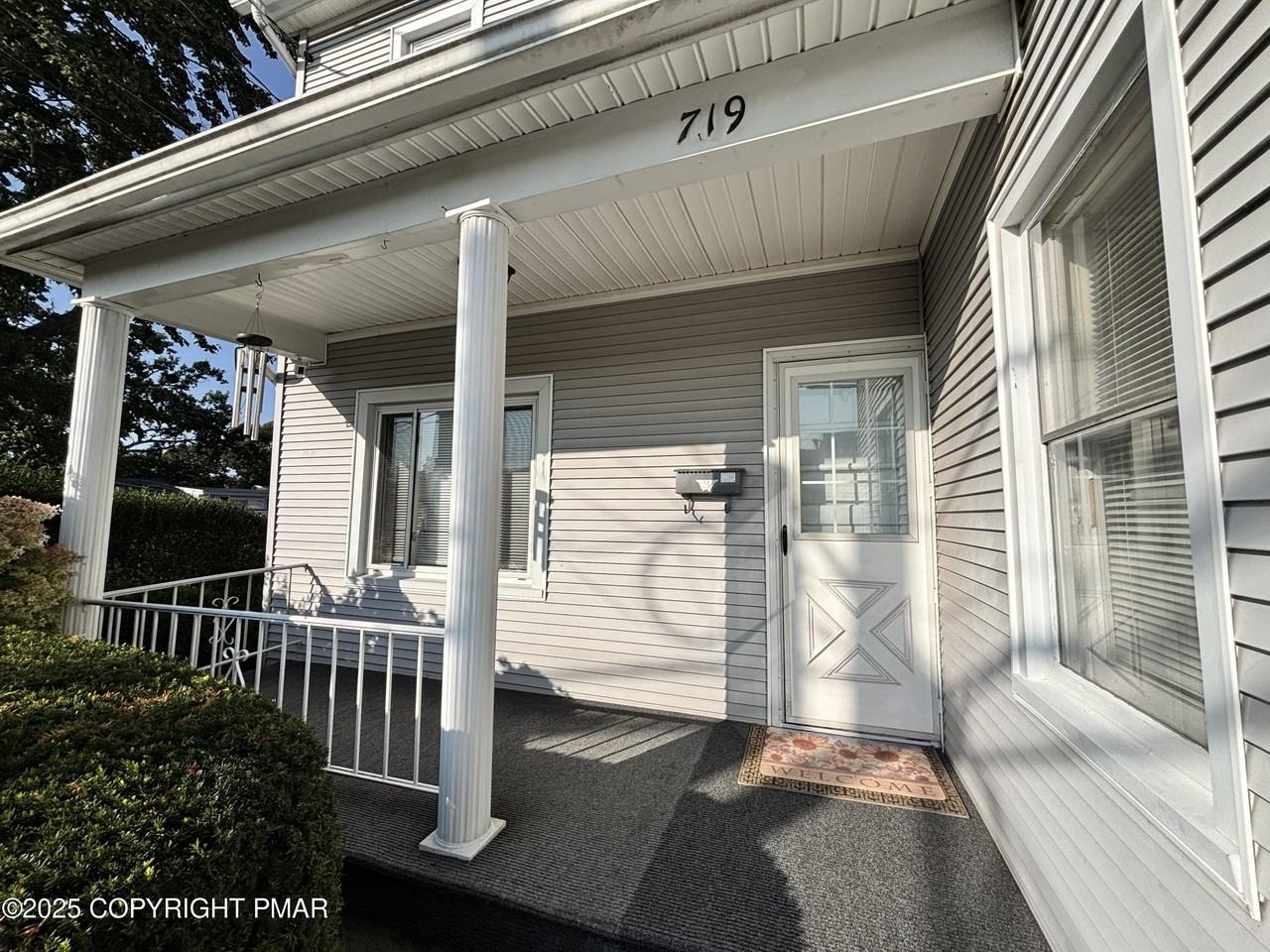 719 Saginaw St - Photo 4 of 23