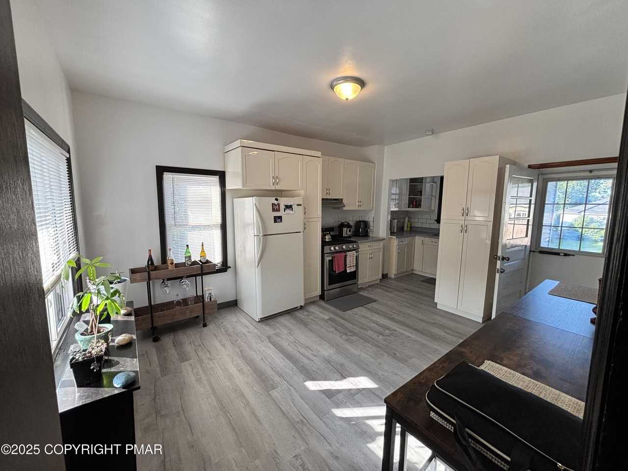 719 Saginaw St - Photo 7 of 23