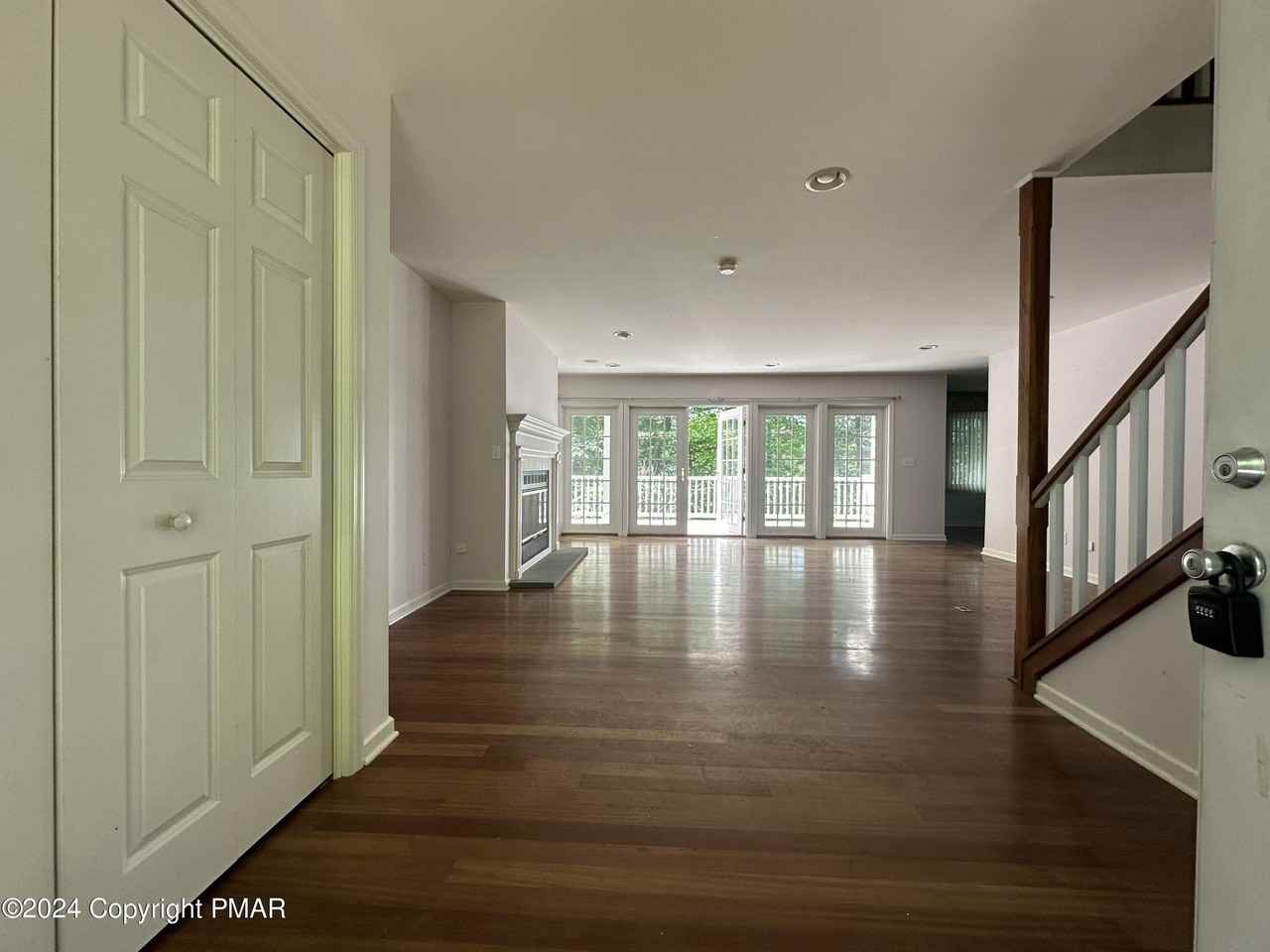 1055 Sky View Dr - Photo 2 of 32