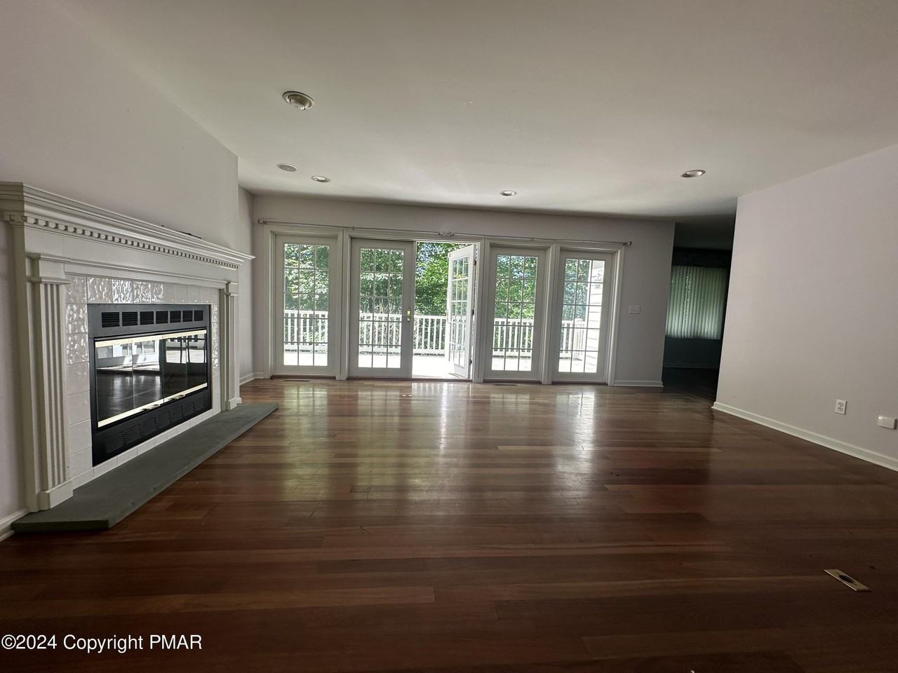 1055 Sky View Dr - Photo 3 of 32