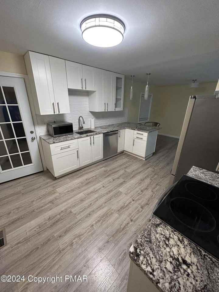 2411 Larkspur Dr - Photo 2 of 31