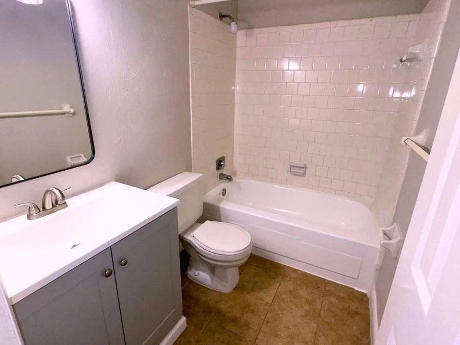 12847 Jefferson Avenue - Photo 3 of 11