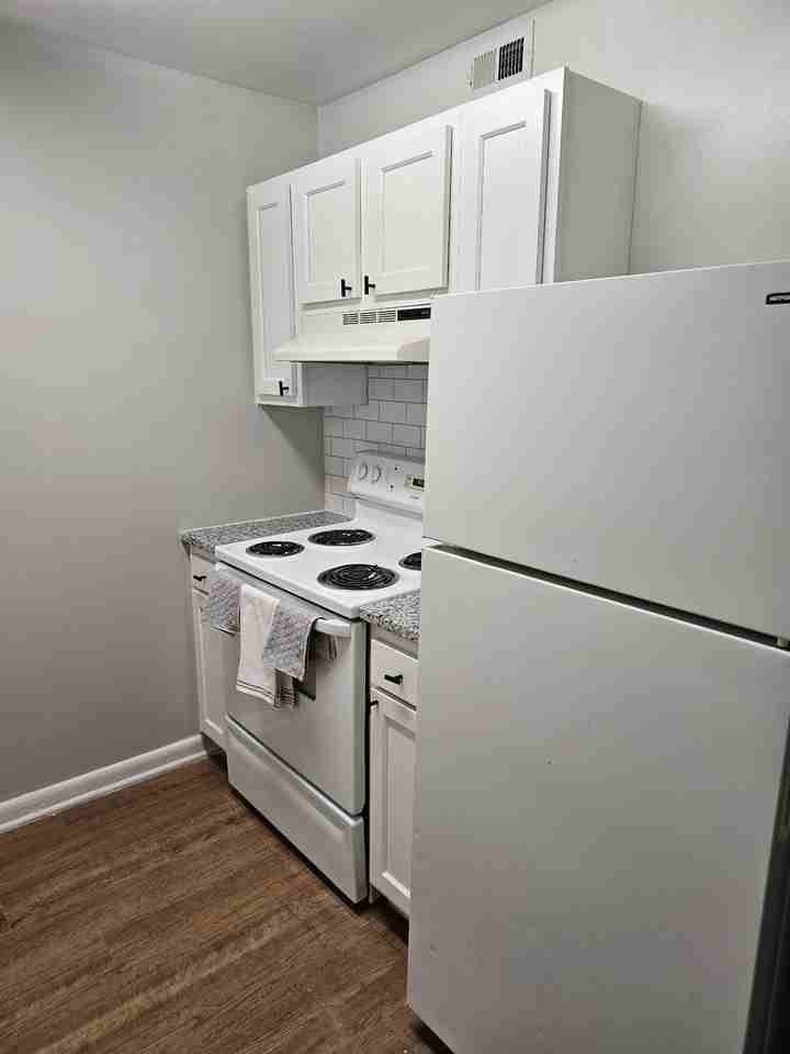 12847 Jefferson Avenue - Photo 5 of 11