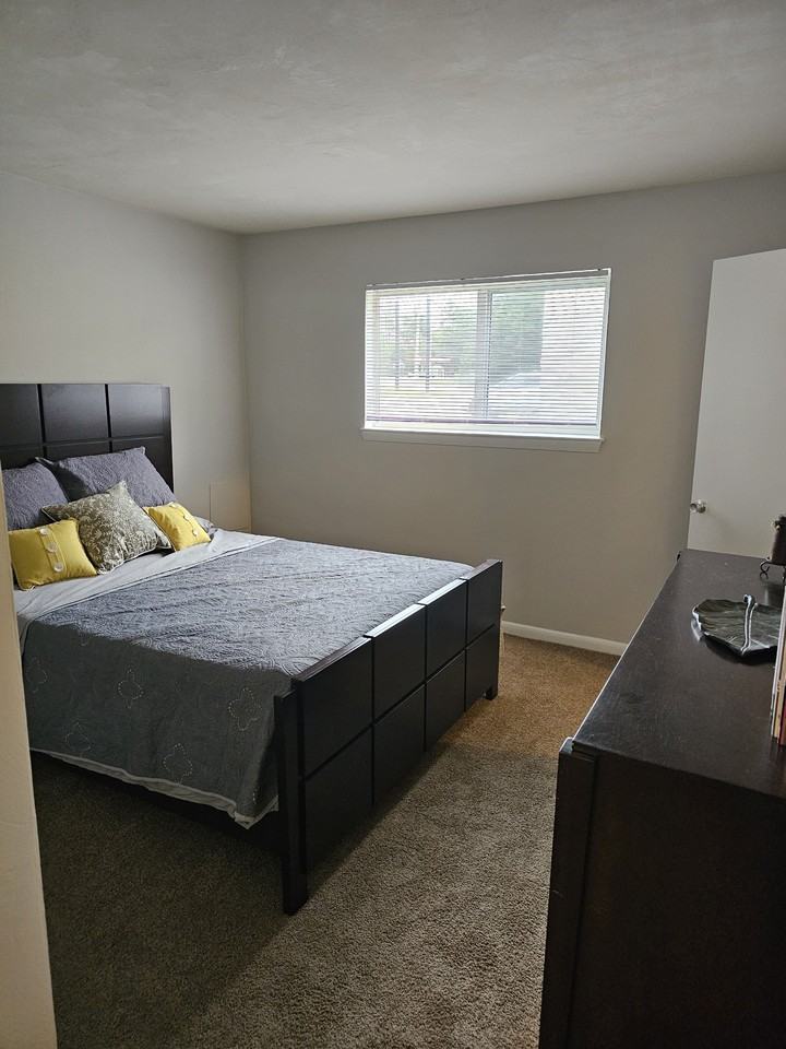 12847 Jefferson Avenue - Photo 6 of 11