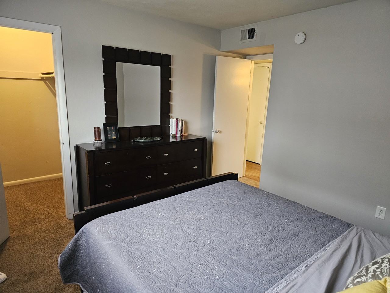 12847 Jefferson Avenue - Photo 7 of 11