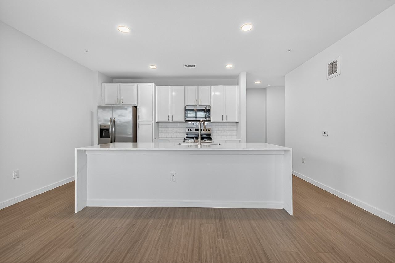 August Friendswood - Photo 5 of 50