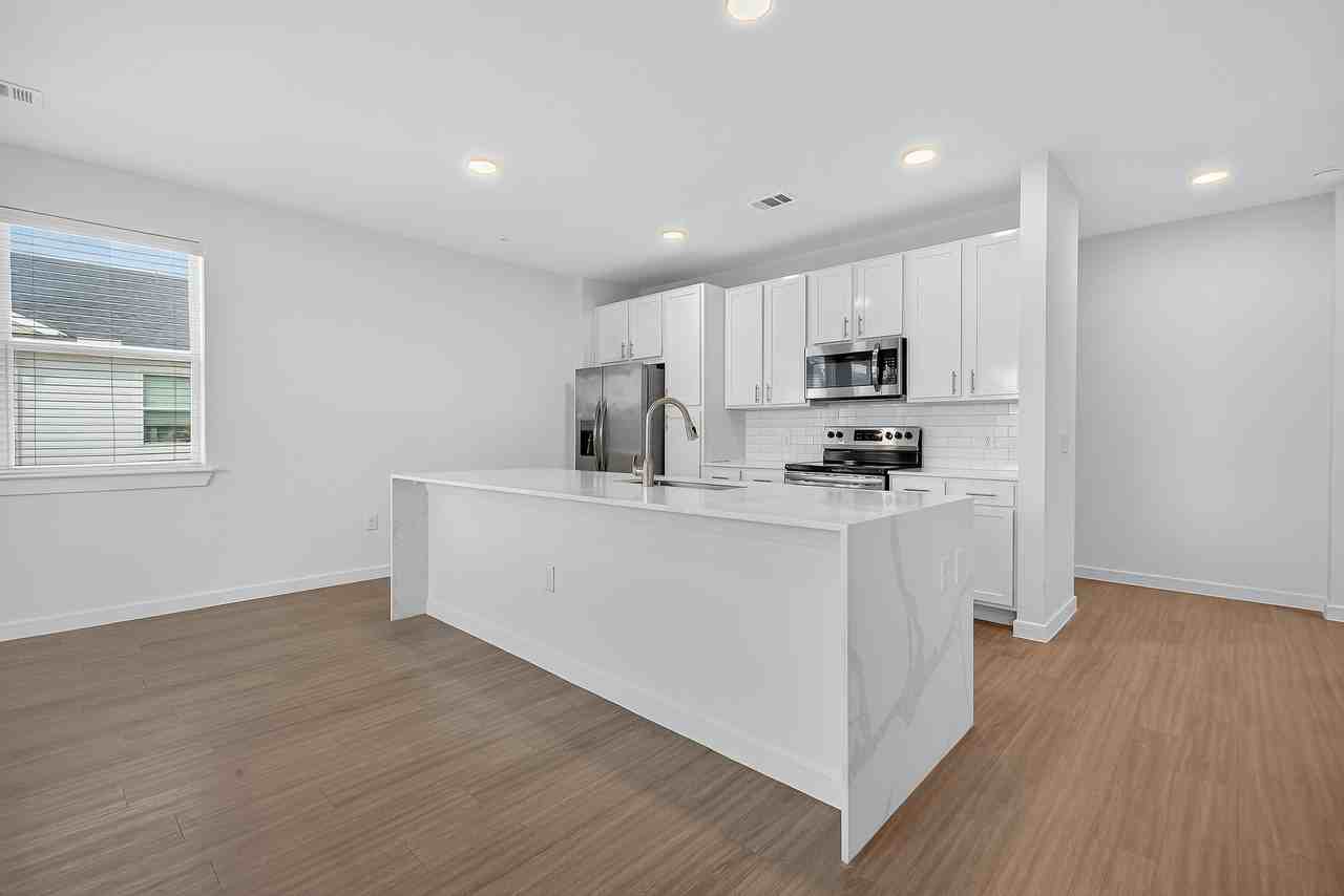 August Friendswood - Photo 6 of 50