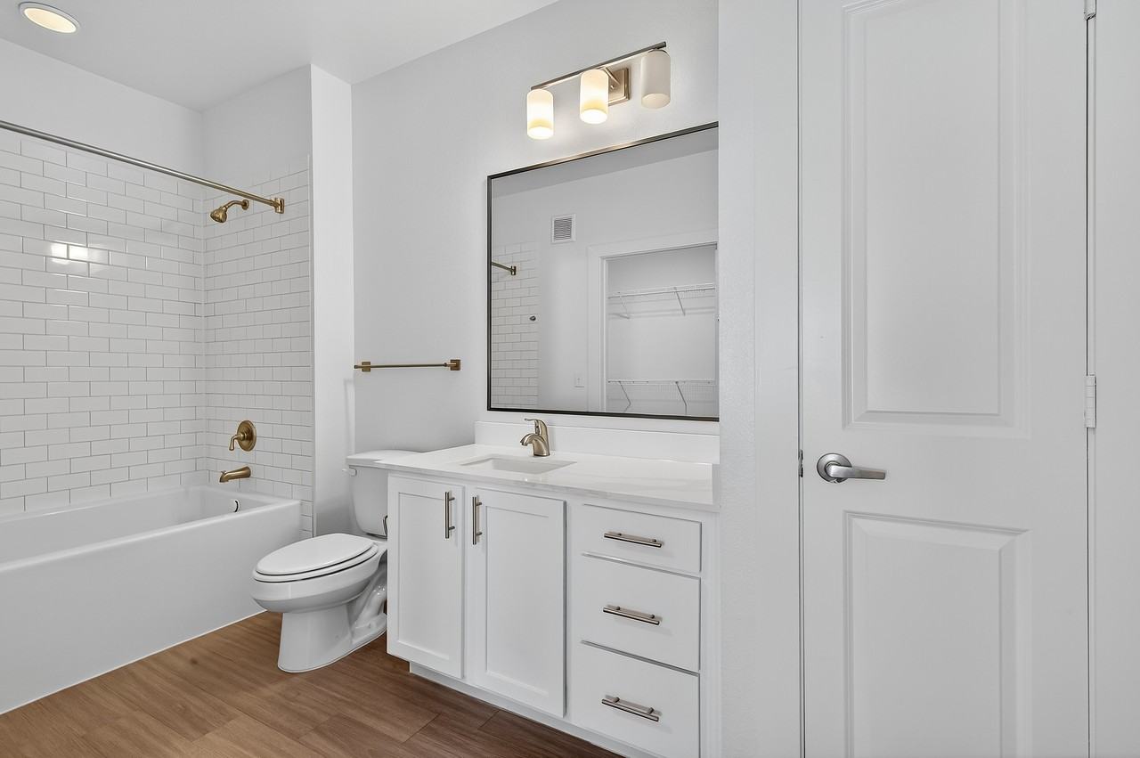 August Friendswood - Photo 7 of 50