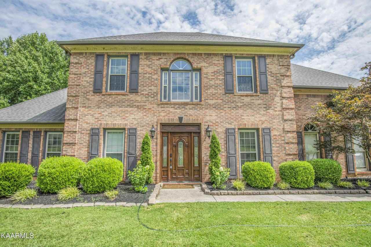 10706 Eagle Glen Dr - Photo 4 of 50