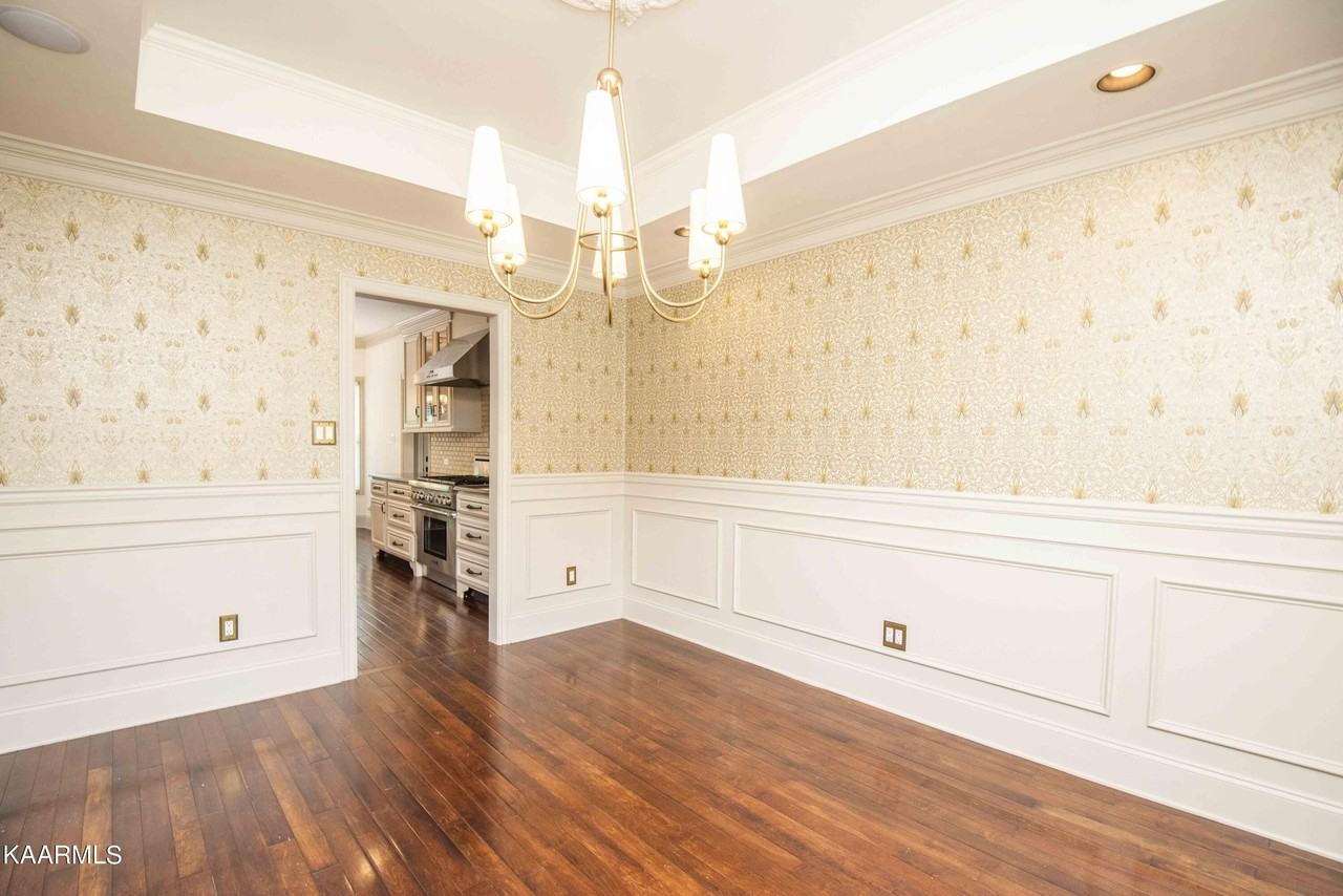 10706 Eagle Glen Dr - Photo 7 of 50