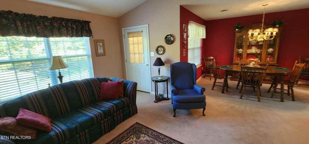 3241 Mountain Spring Way - Photo 4 of 12