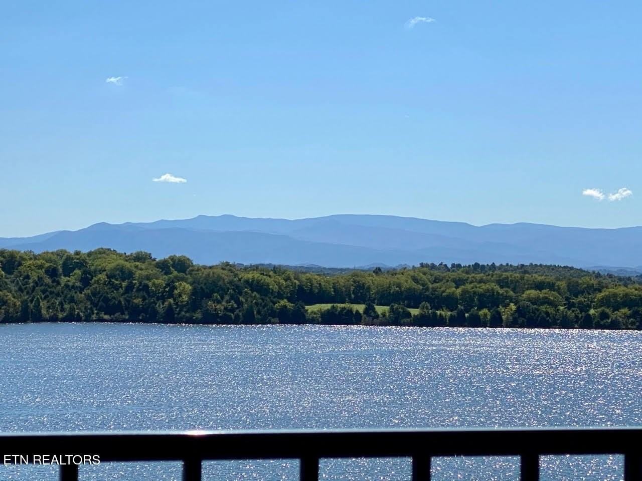 195 Rock Point Dr - Photo 5 of 30