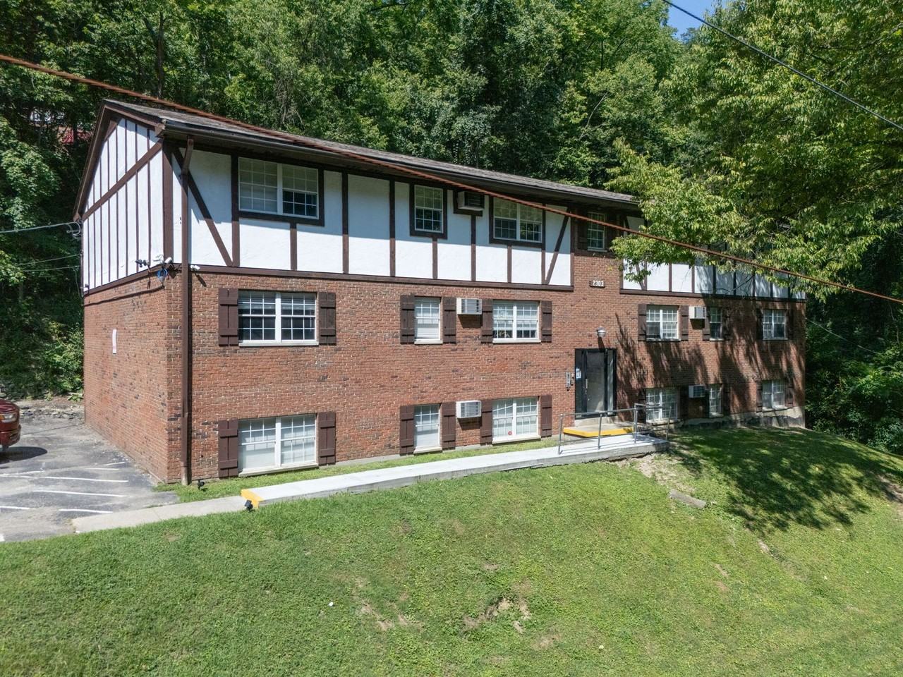 2291-2299 Wyoming Ave - Photo 2 of 11