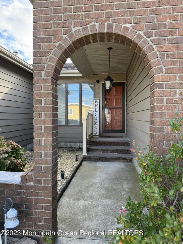 331 Stephan Ave - Photo 2 of 13