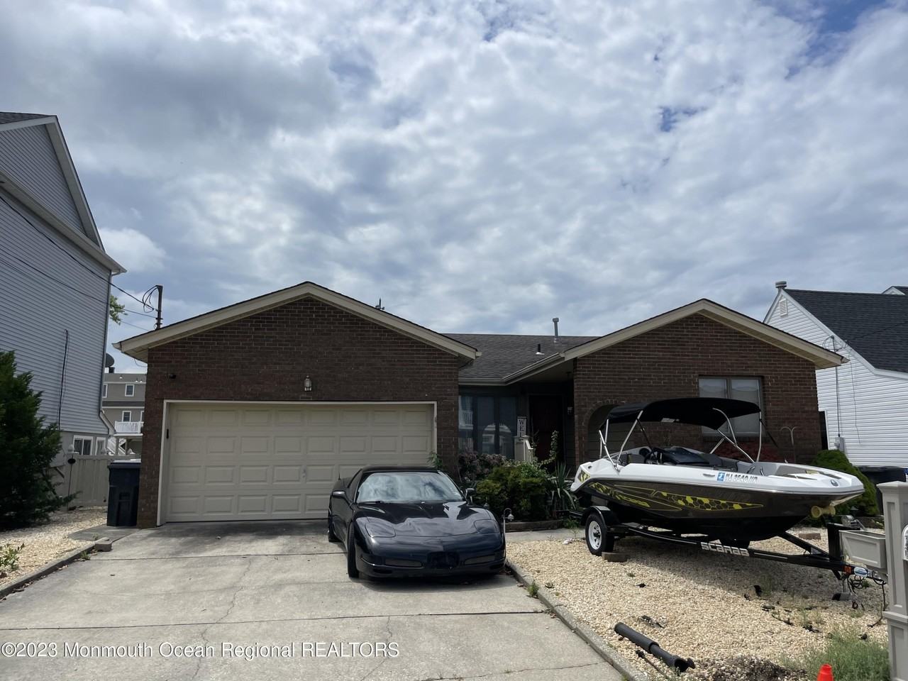 331 Stephan Ave - Photo 3 of 13