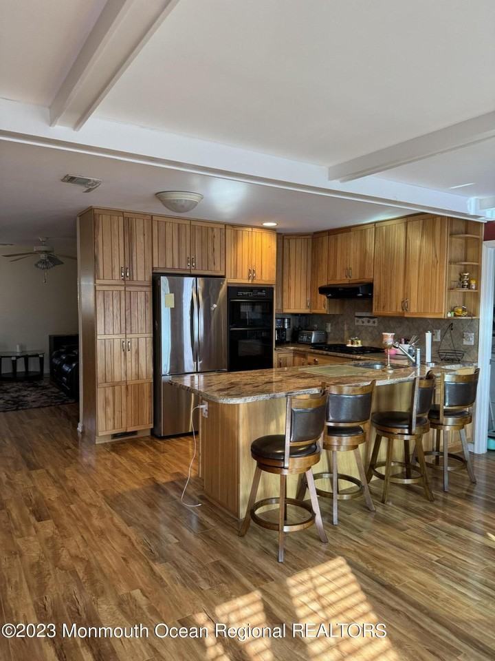 331 Stephan Ave - Photo 4 of 13