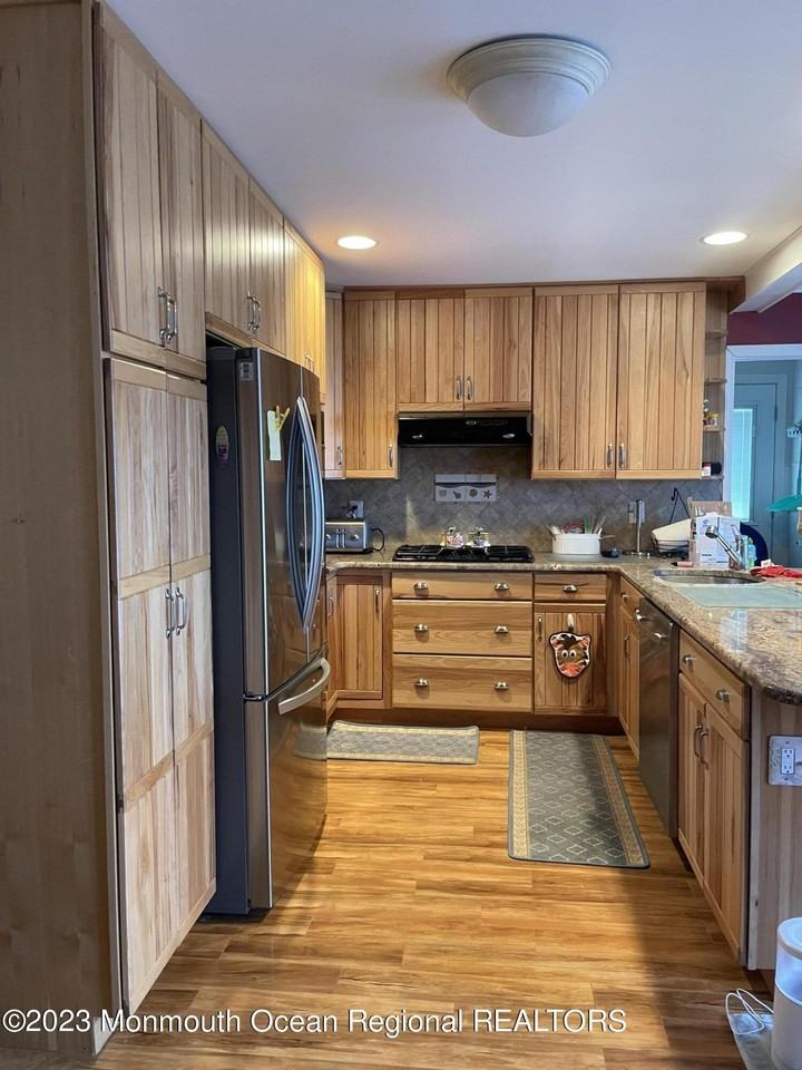 331 Stephan Ave - Photo 5 of 13